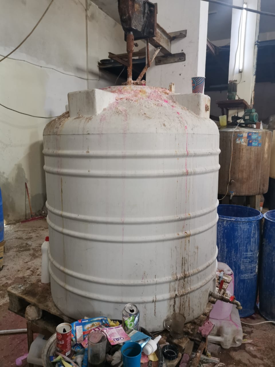 ضبط منشأة تصنع معقمات وشامبو أطفال