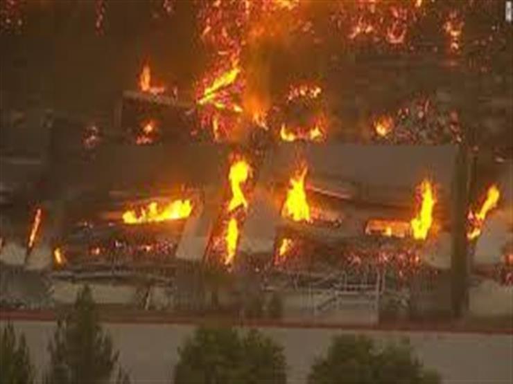 حريق هائل يلتهم مستودعات أمازون (فيديو)