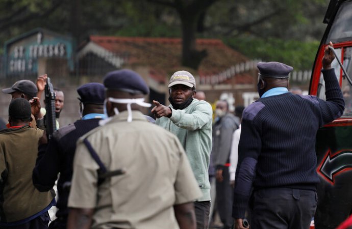 كينيا.. مقتل 15 شخصا برصاص الشرطة