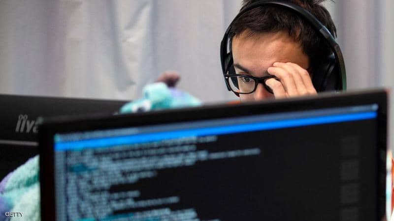 نصف العرب العاملين من منازلهم بلا