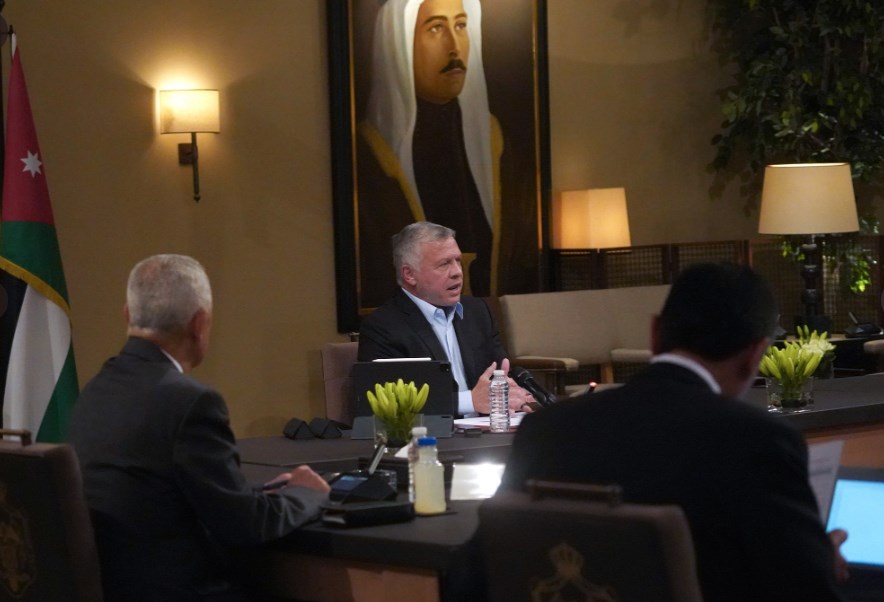 الملك خلال لقائه صحفيين وكتابا: حتى