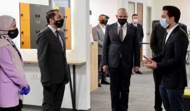 ولي العهد يؤكد أهمية قطاع التكنولوجيا