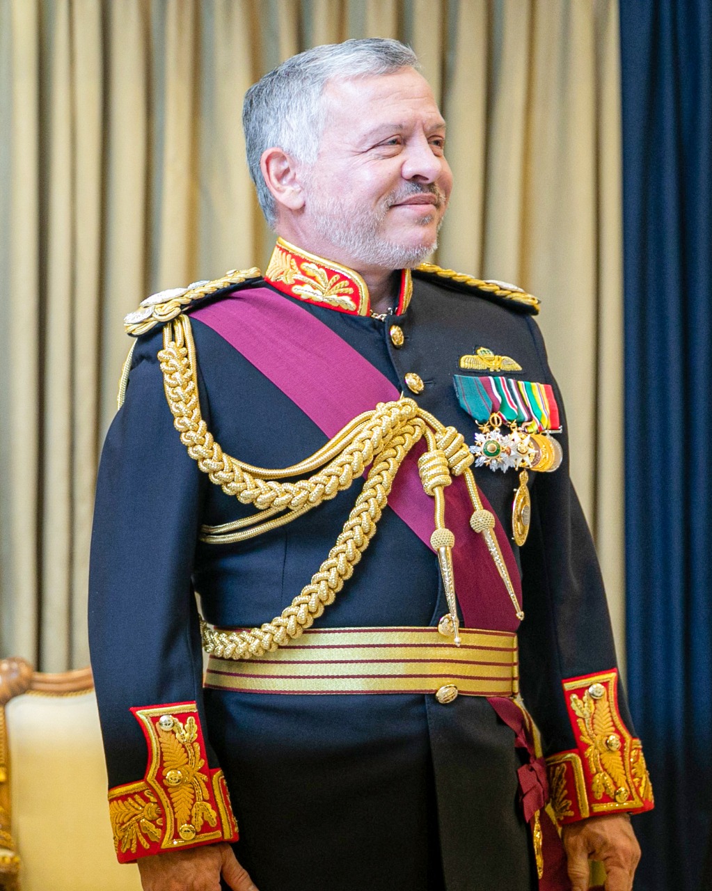 الطراونة يهنئ بعيد الجلوس الملكي ويوم