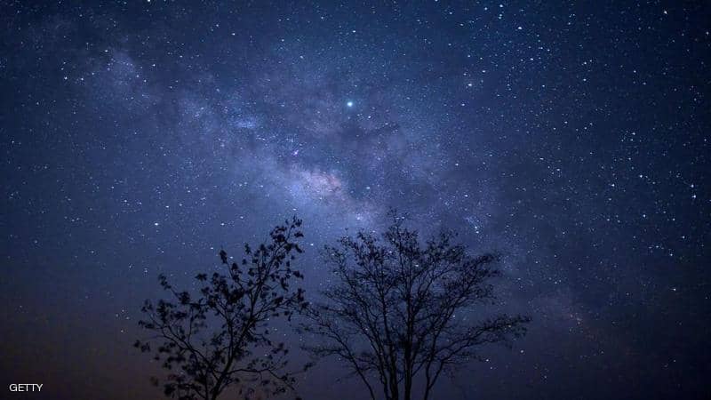 علماء يرصدون إشارات غامضة قادمة من