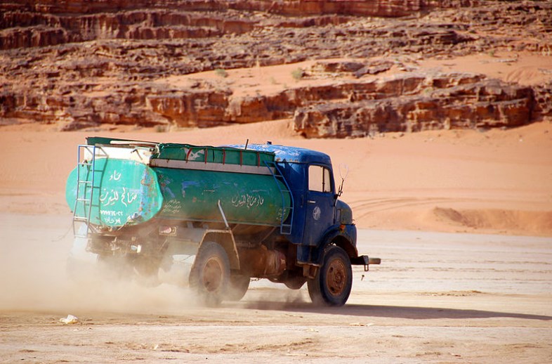 أين الأمن.. أطفال ينظمون راليات للصهاريج