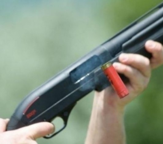 جريمة بشعة.. رجل يقتل زوجته وابنه