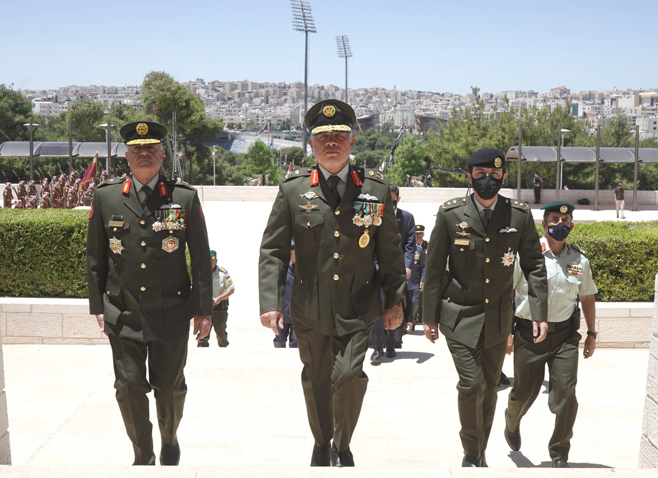 خطط الملك تطبخ على نار هادئة..