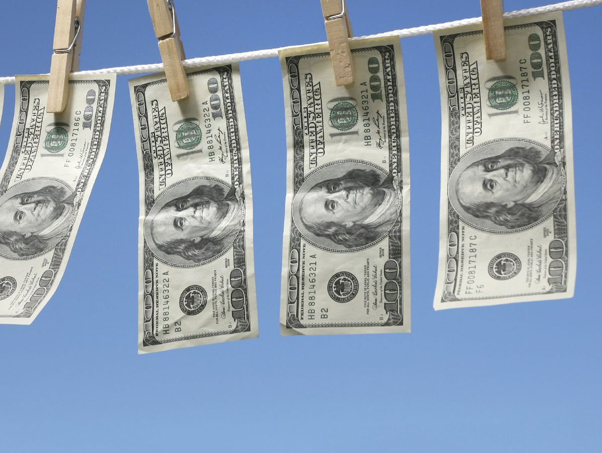 ابنة مسؤول بارز على رأس عمله