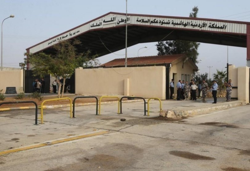 متابعة حركة الشاحنات والبضائع في مركز