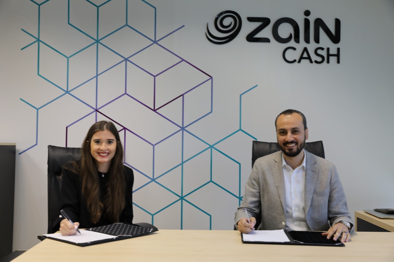زين كاش توقع اتفاقية تعاون مع