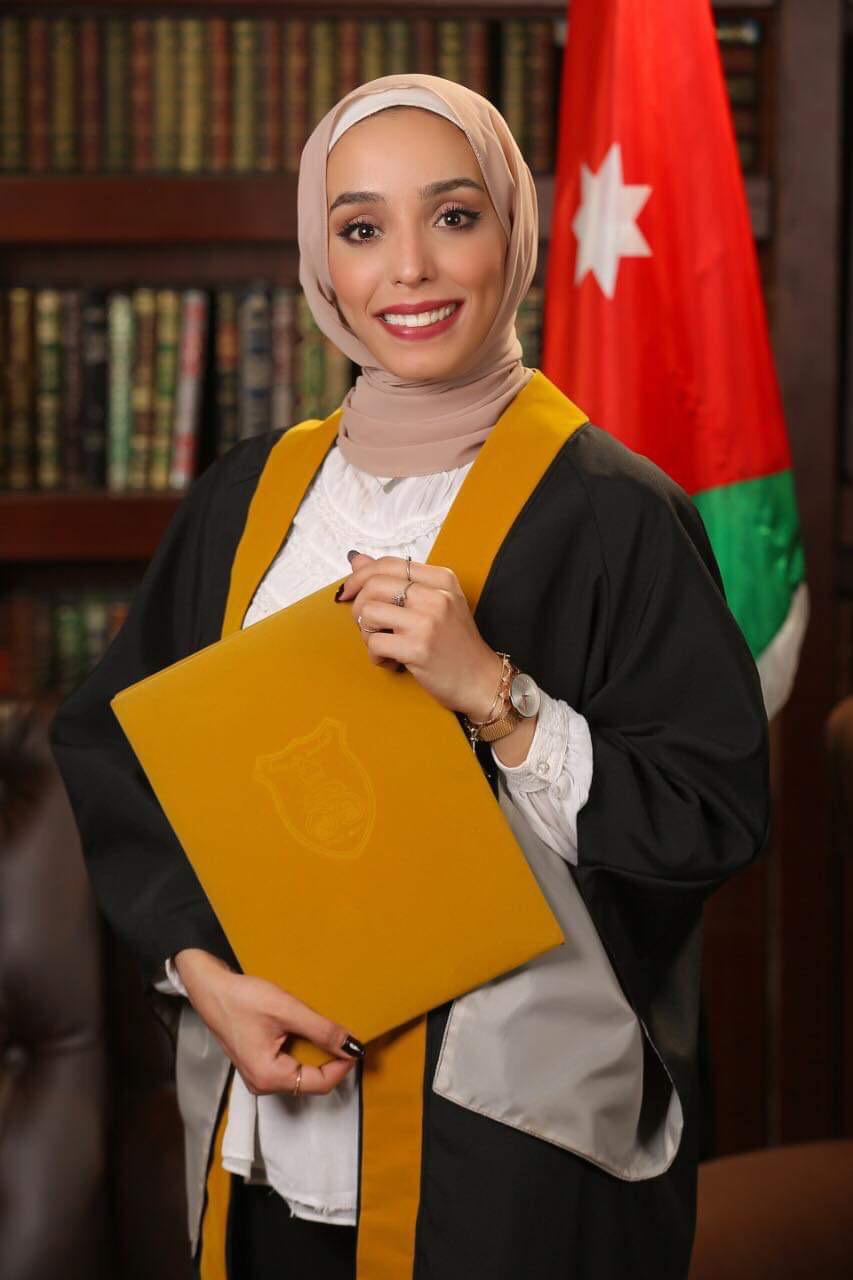 غدير ابو الرب،،، مبروك التخرج