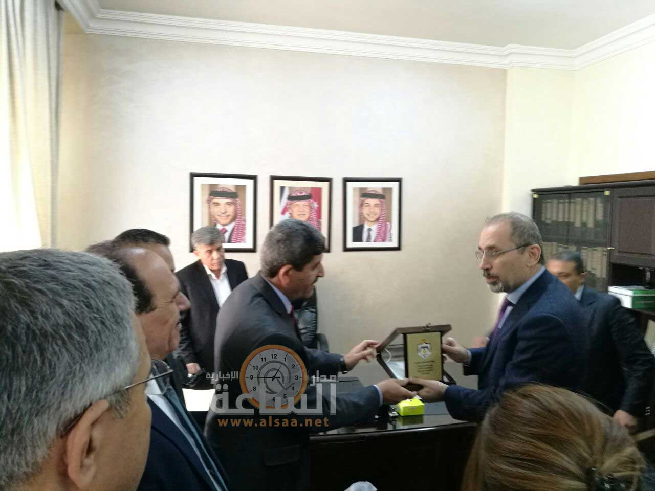 الوزير الصفدي يودع الزعبي.. (صور وفيديو)