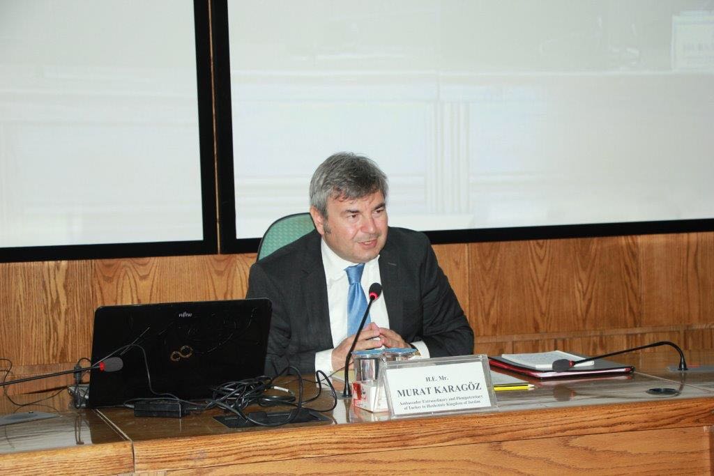 السفير التركي يحاضر في كلية الدفاع