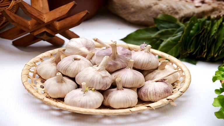 ماذا يحدث للجسم عند تناول الثوم