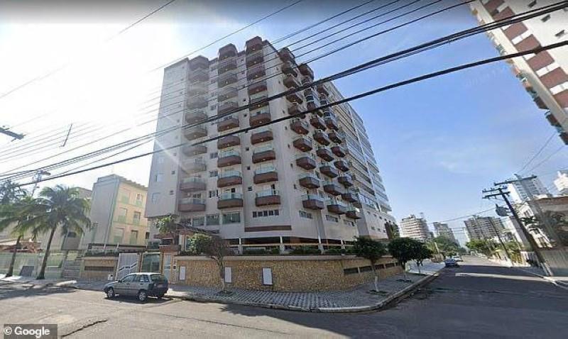 برازيلية تلقي وليدها من النافذة