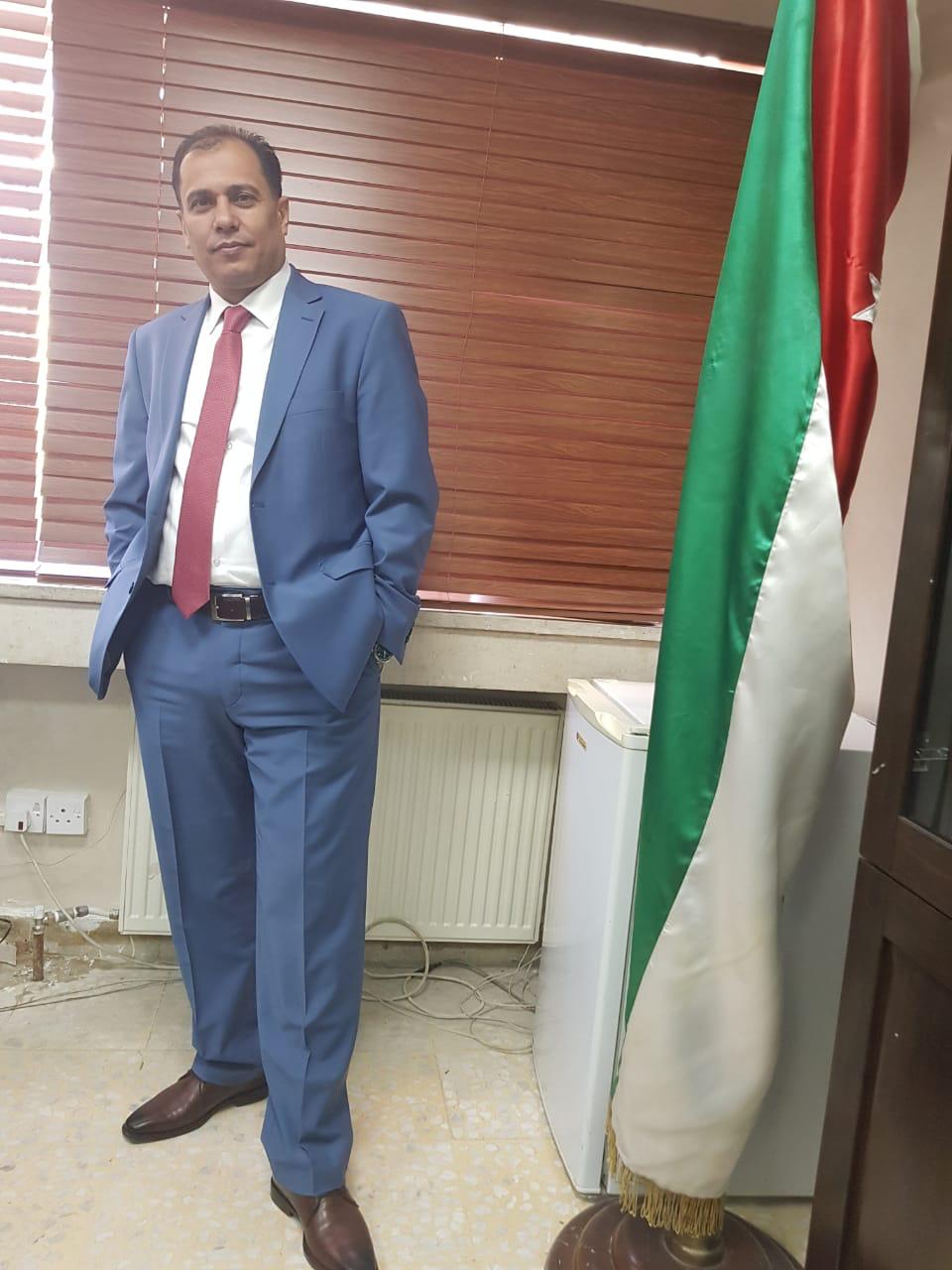 باخرة الوطن راسية على بر الأمان