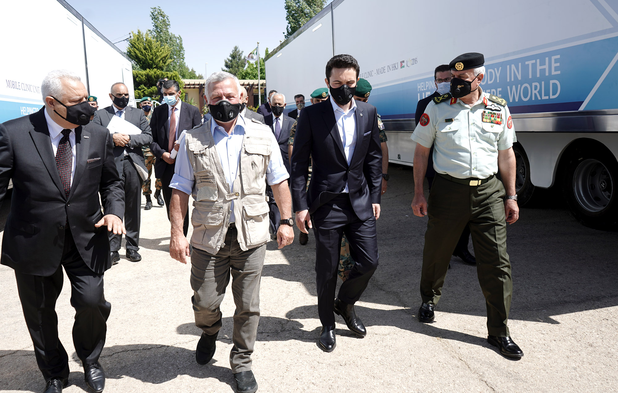 الملك يشيد بالصناعات المحلية ويدعو إلى