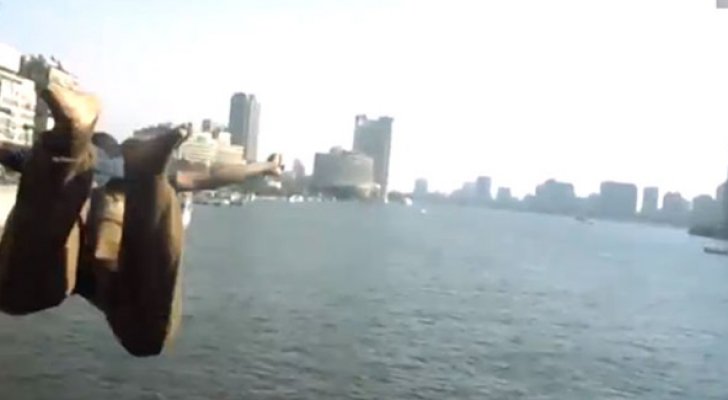 رفض أهله زواجه .. فرمى نفسه