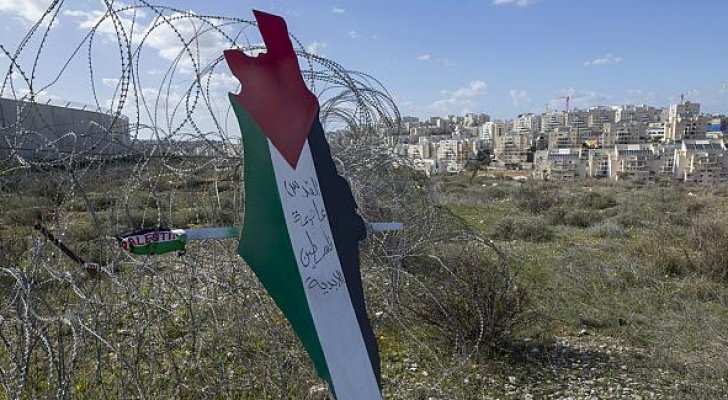 الصفدي ونظيره الهولندي يبحثان خطر قرار