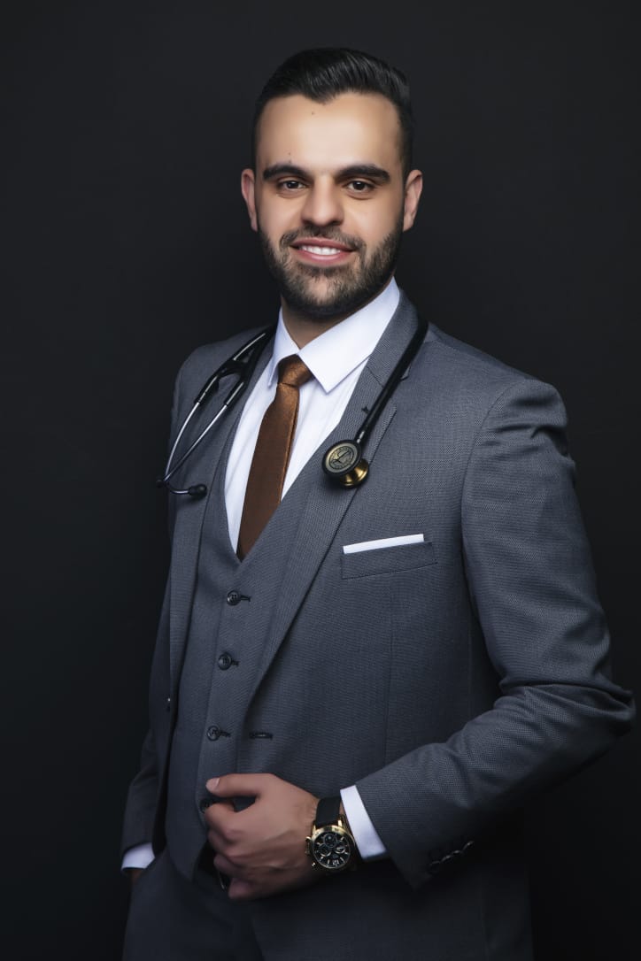 هشام عثامنة يبارك للدكتور مازن خصاونة