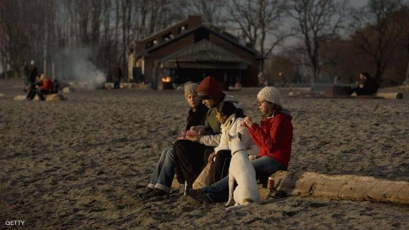 جثة في حقيبة.. مراهقون يصورون لحظة