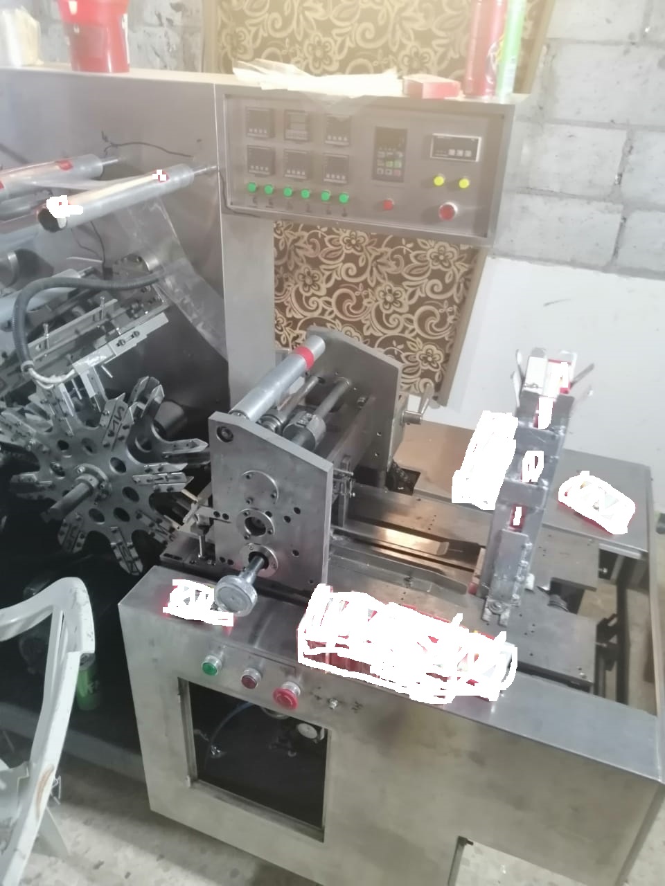 الجمارك تضبط خط تعبئة وتغليف وتزوير