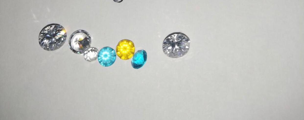 ضبط شخص عرض مجوهرات مزيفة للبيع