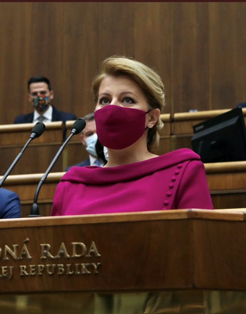 رئيسة سلوفاكيا تحجر نفسها منزليا بسبب