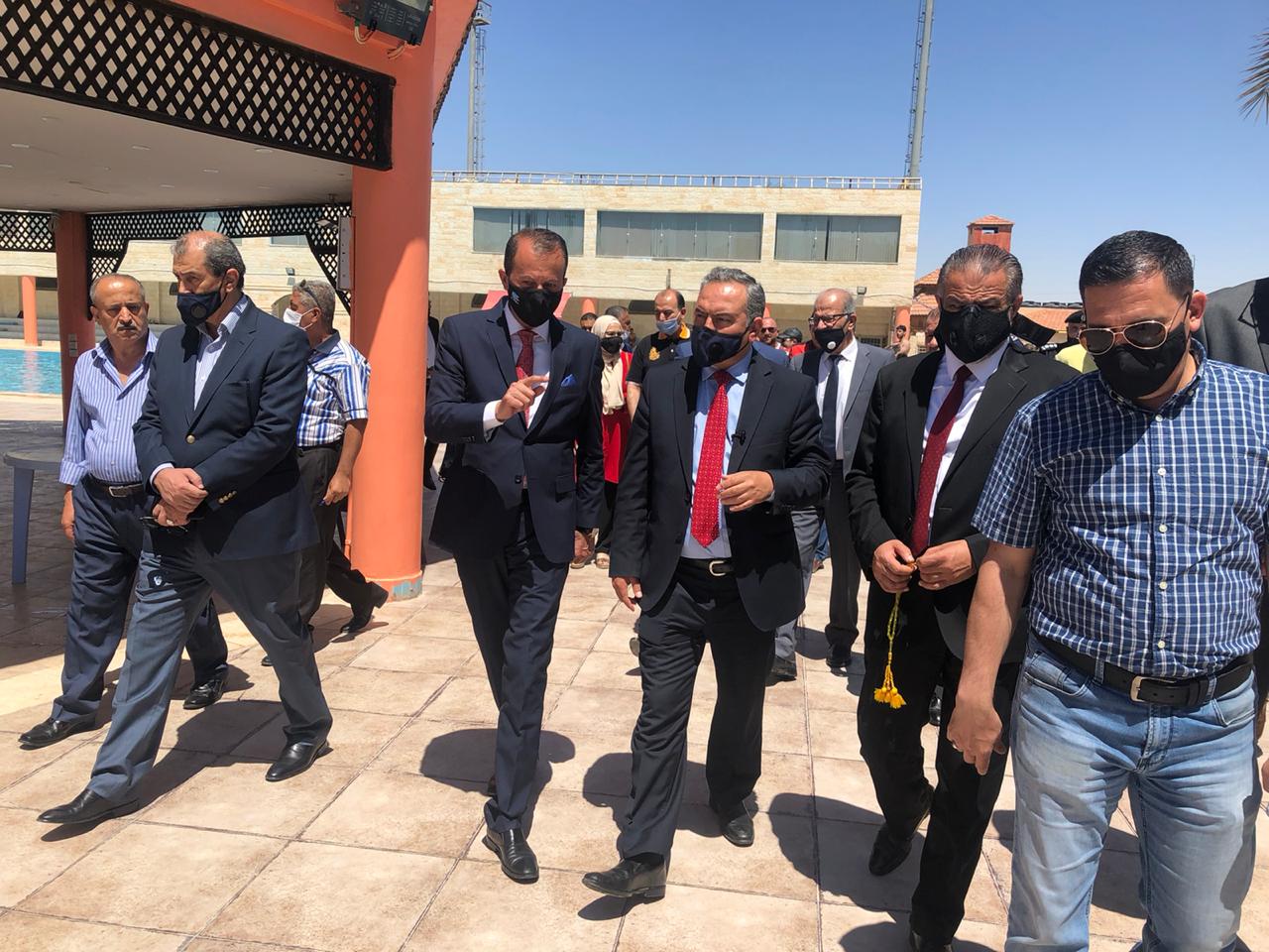 وزير الشباب يفتتح الموسم الصيفي لنادي