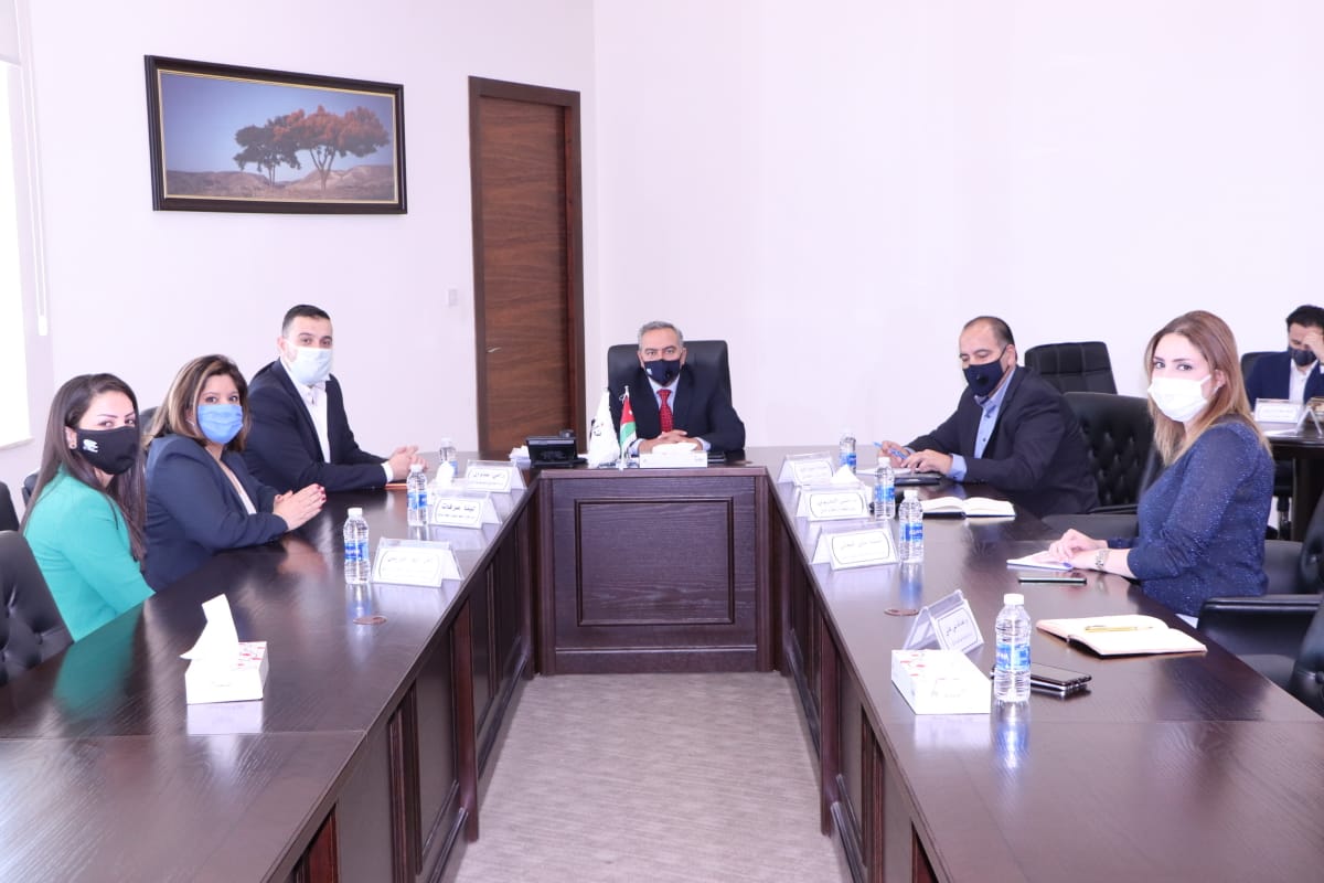 وزير الشباب والمعهد الهولندي للديمقراطية يبحثان