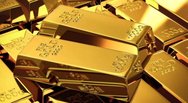 الذهب ينخفض عن ذروة 8 سنوات