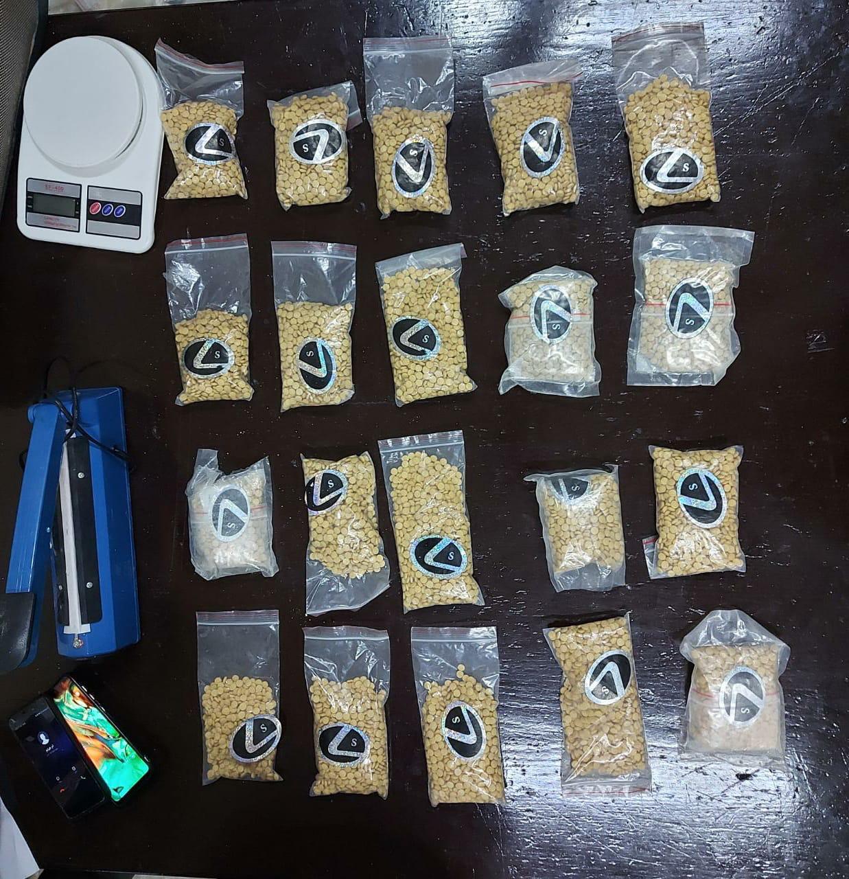 ضبط 400 الف حبة مخدرة بحوزة