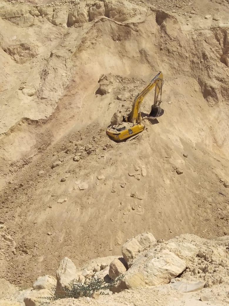 إصابة بانهيار اتربه داخل احدى الكسارات