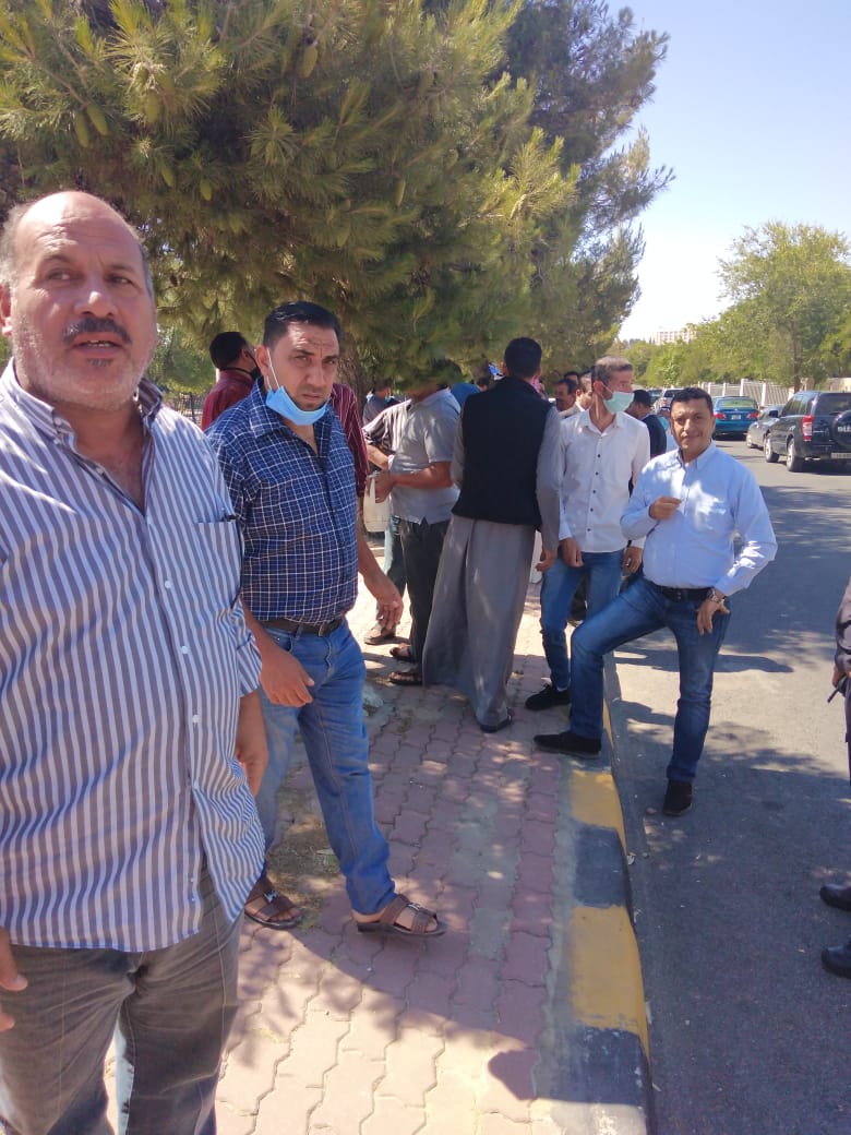 أصحاب حافلات النقل العمومي يعتصمون في