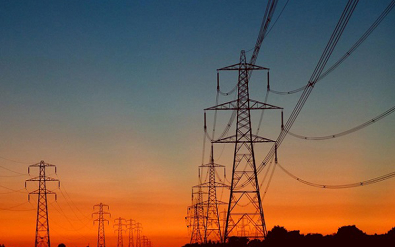 الحكومة تسعى لتخفيض الفاقد الكهربائي الى