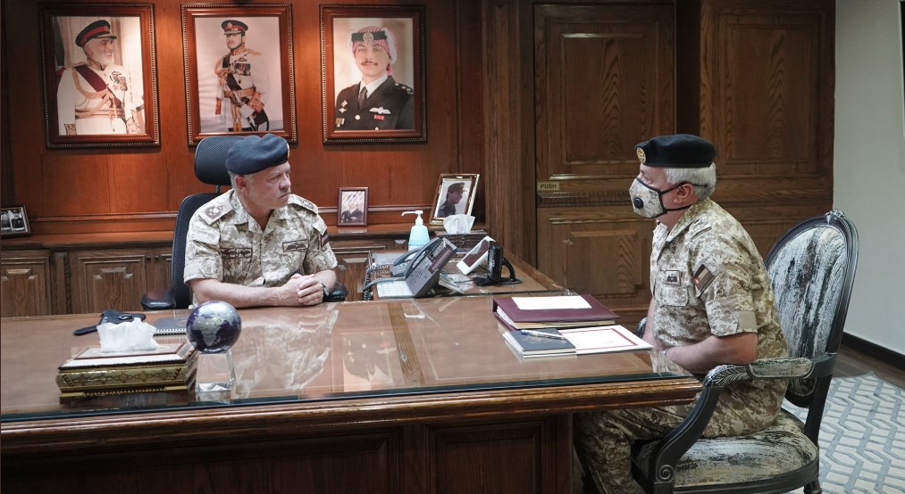 الملك يزور القيادة العامة