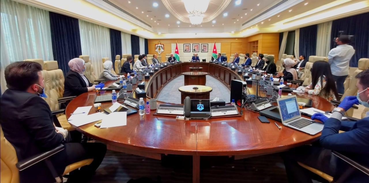 الرزاز يلتقي مجموعة من طلبة الجامعة