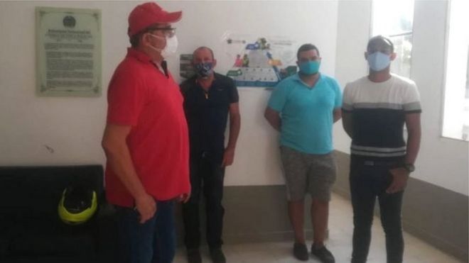 فيروس كورونا: عمدة بلدة كولومبية يسلم