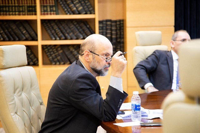 الرزاز ووزراء حكومته في خلوة بالرئاسة