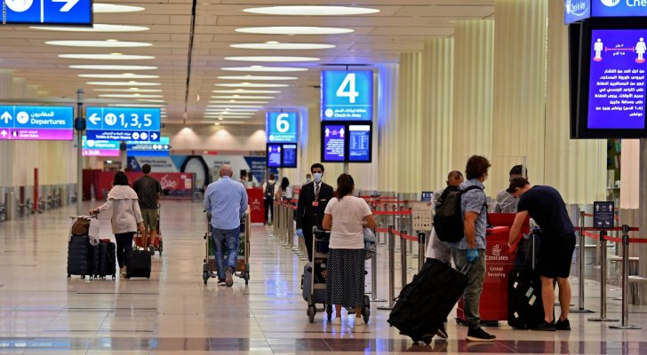 الإمارات تسمح للمواطنين والمقيمين بالسفر للخارج
