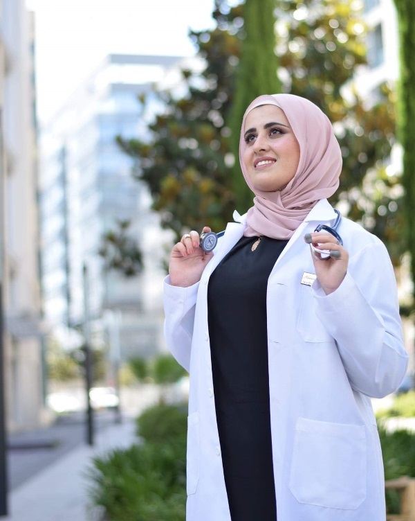 الدكتورة حنين راتب خليفات.. مبروك الطب