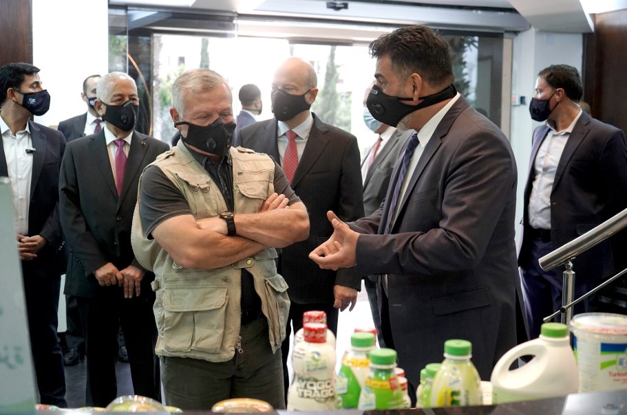 الملك: تطوير الصناعات الغذائية أولوية لتوفير