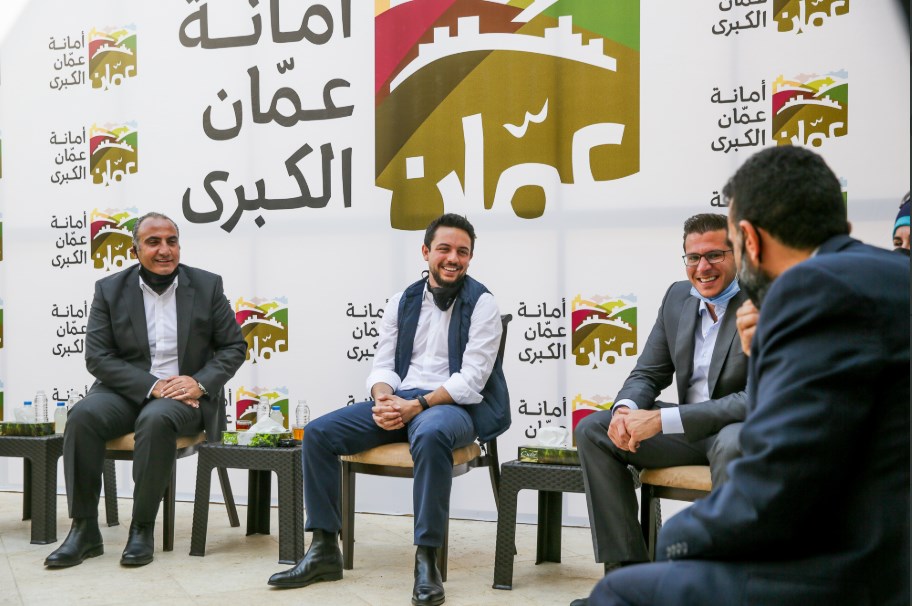 ولي العهد يشيد بدور موظفي أمانة