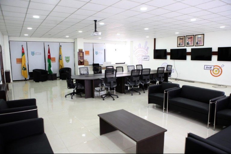 أورانج الأردن تجدّد قاعة المؤتمرات في