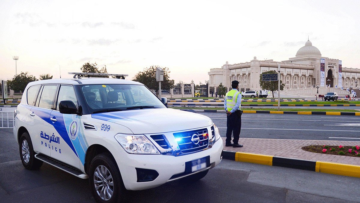 الإمارات .. خليجيان يدهسان بائعا من