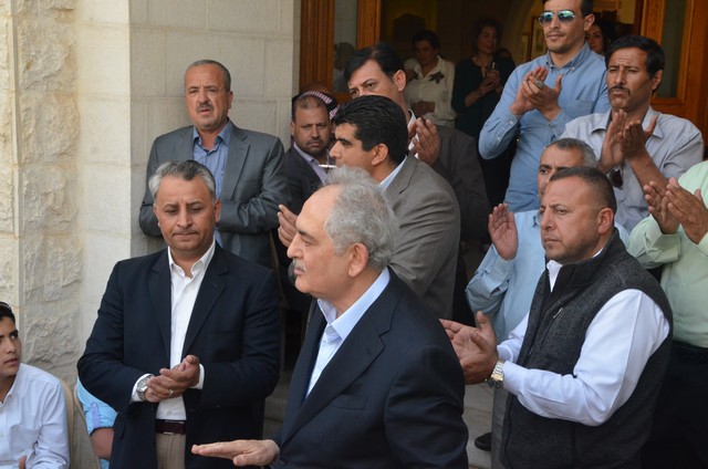 المئات يؤازرون الحباشنة (صور)