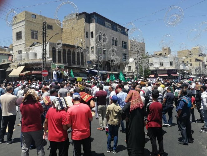 اعتصام أمام المسجد الحسيني رفضا لـ