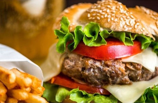 إغلاق مطعم في الإمارات أعلن عن