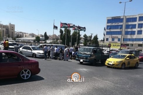 إصابة رجلي أمن ومواطنين بتصادم مركبتين