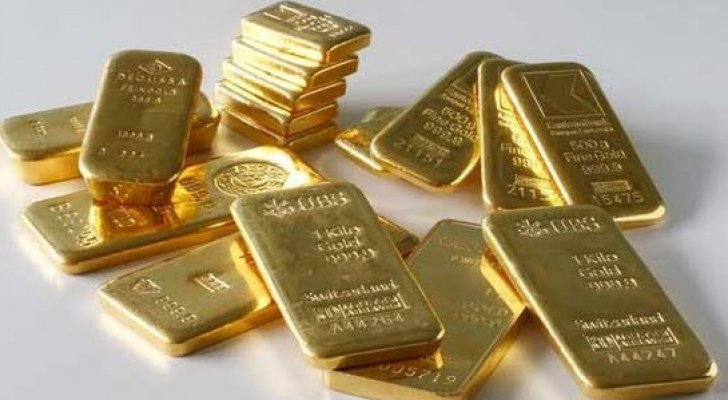 الذهب يحوم فوق 1800 دولار للأونصة